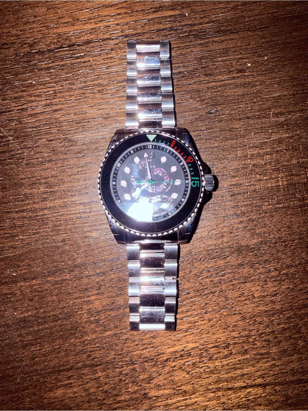 Gucci Black and Silver Dive-Style Watch with Green Accents - Picture 2 of 5